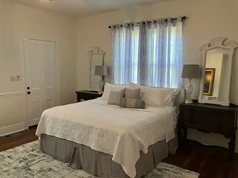 Bedroom with a king bed and vintage furnishings